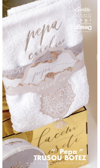 Trusou botez brodat pentru fetite cu o nota eleganta de gold si crem, Pepa 4